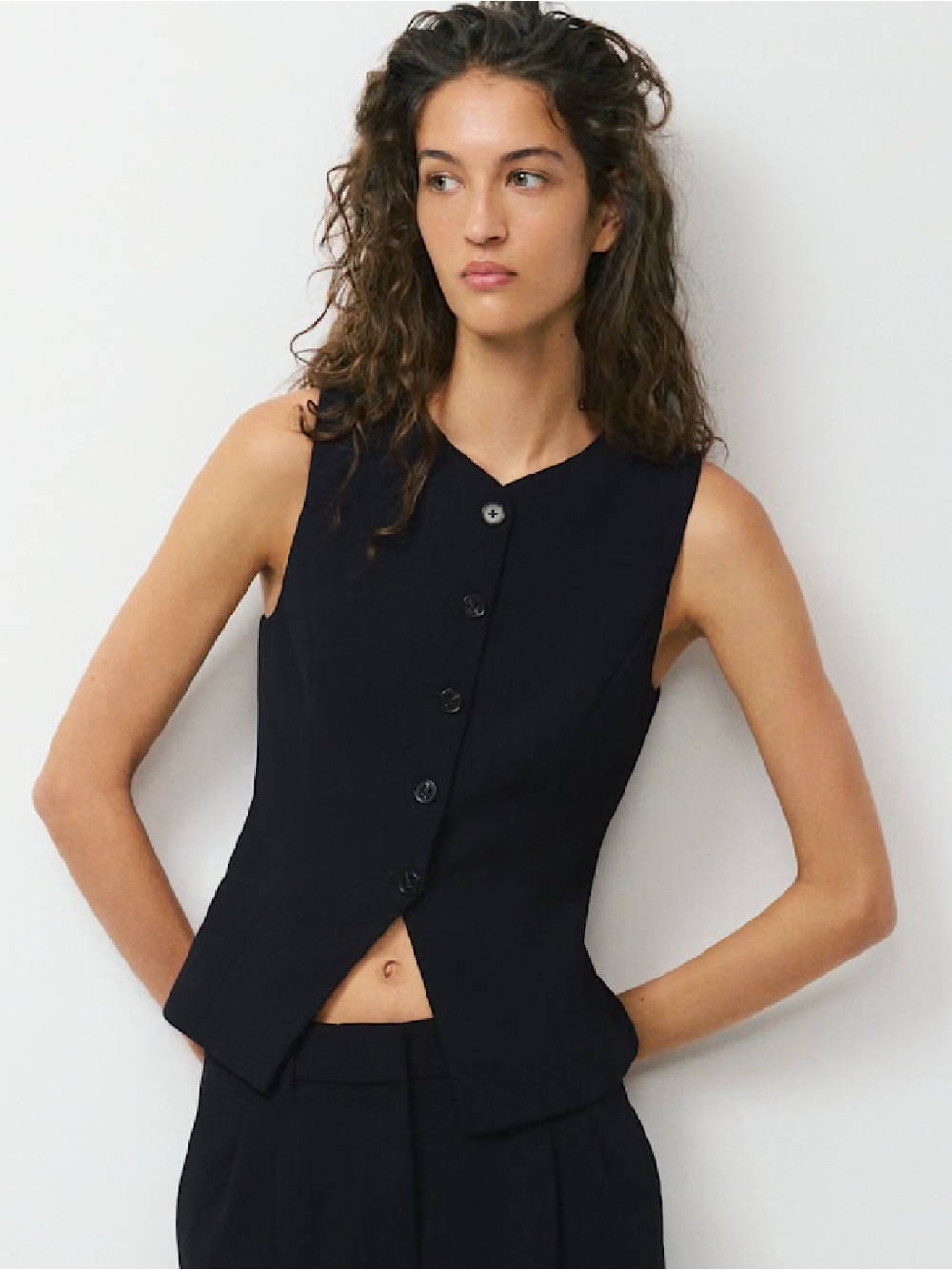 Aritzia Crepette Regal Vest Sleeveless
